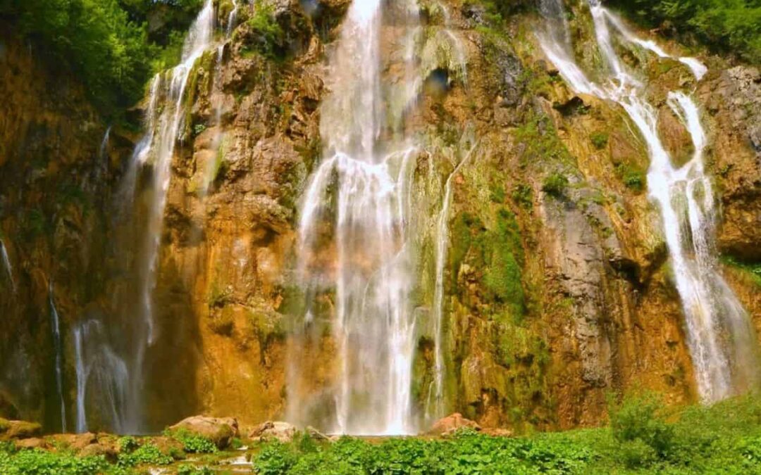 Experience the Plitvice Lakes National Park: A guide to your perfect nature retreat