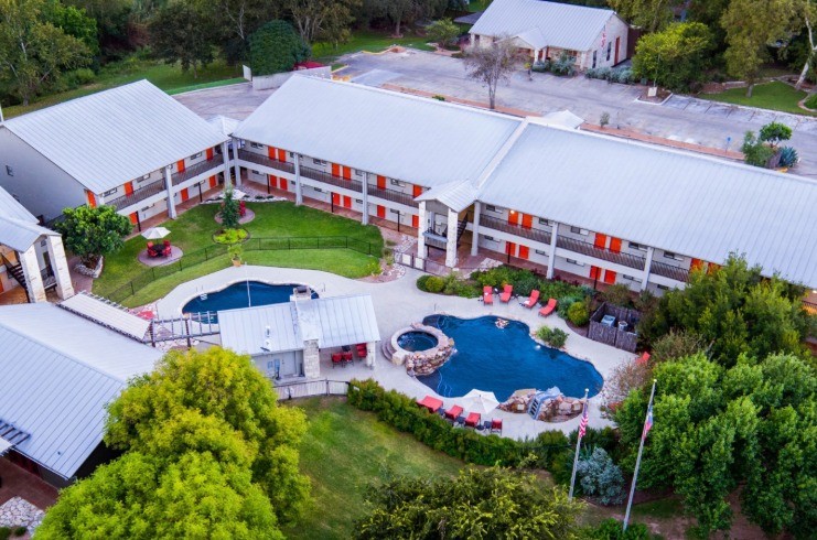 CooperWynn Capital Closes Fredericksburg Inn & Suites Refinancing
